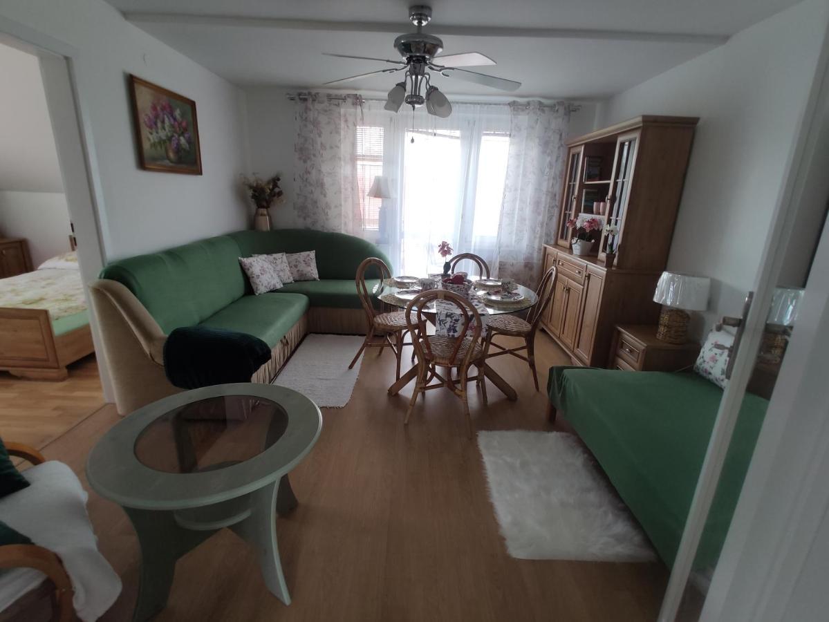 Appartamento Przystanek Pod Skalkami Lesko Esterno foto