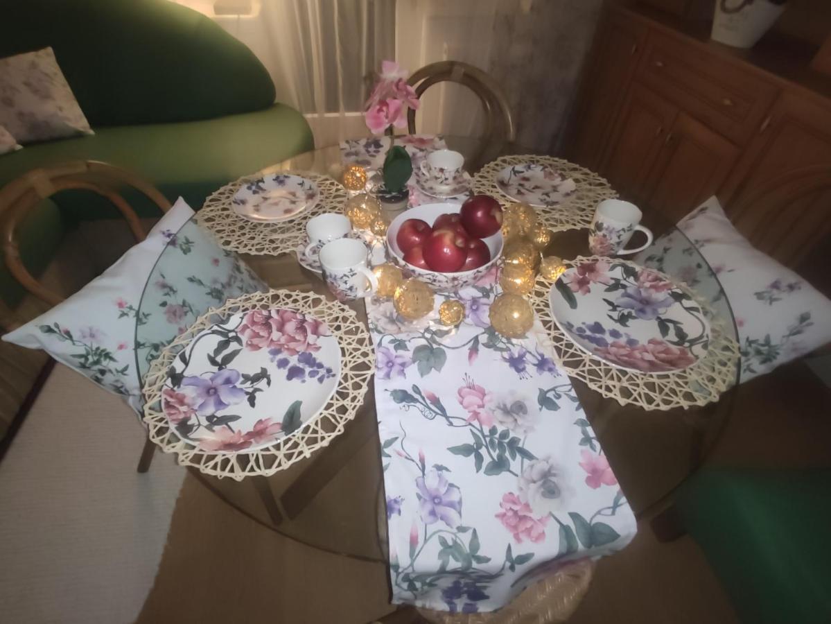 Appartamento Przystanek Pod Skalkami Lesko Esterno foto