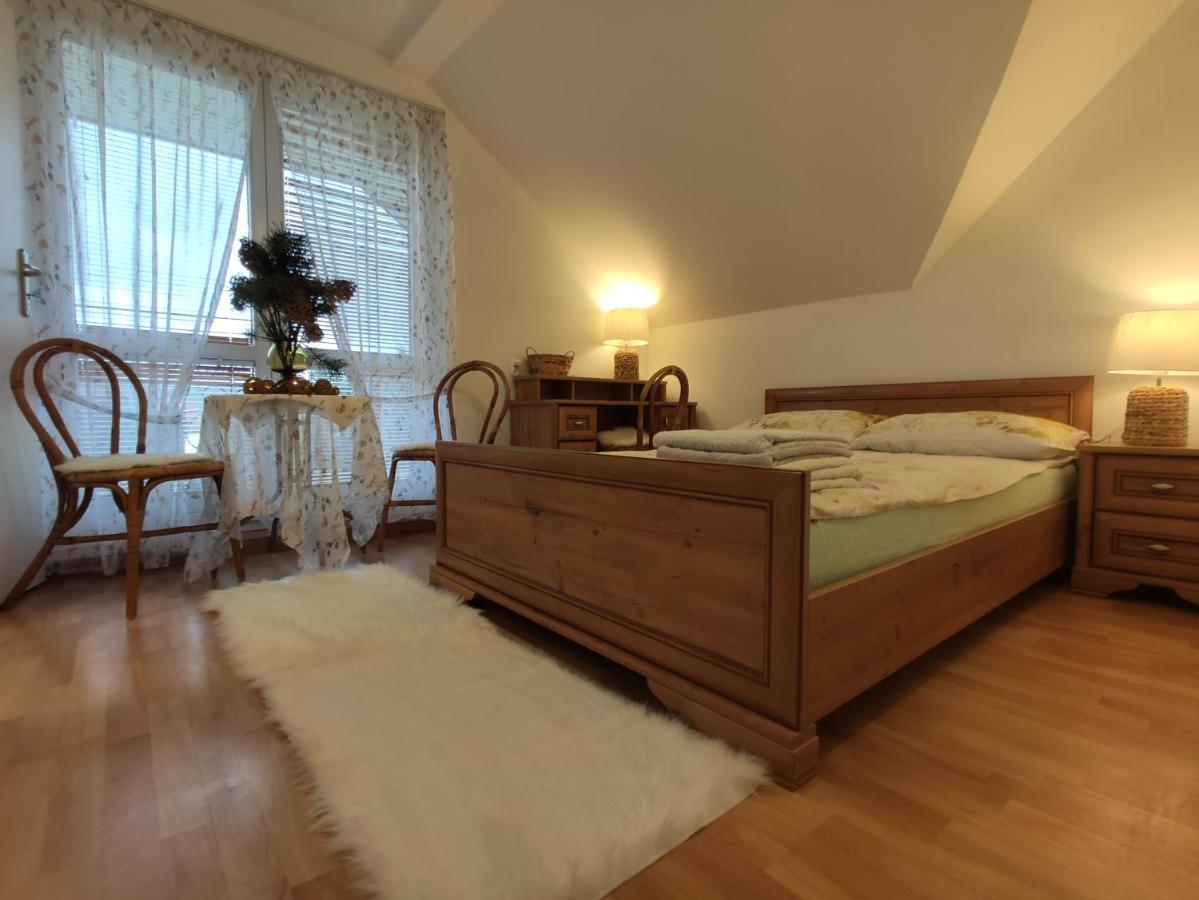 Appartamento Przystanek Pod Skalkami Lesko Esterno foto