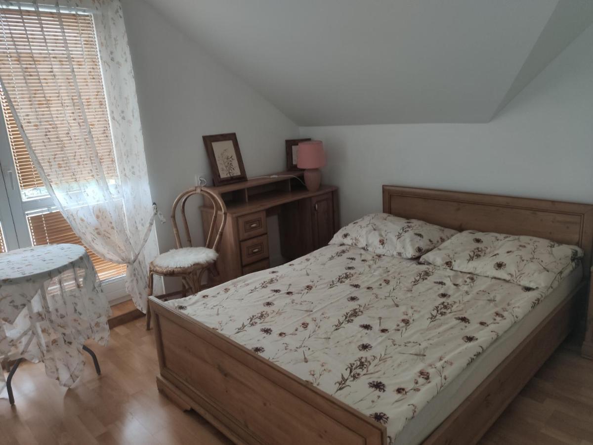 Appartamento Przystanek Pod Skalkami Lesko Esterno foto