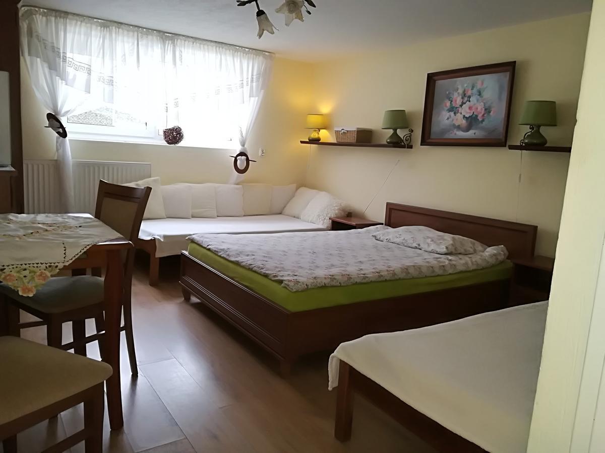 Appartamento Przystanek Pod Skalkami Lesko Esterno foto
